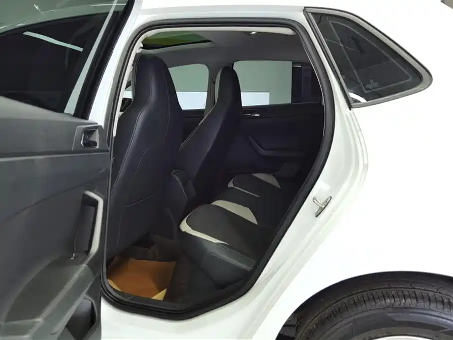 Volkswagen Polo 2023 Plus 1.5L Automatic Colorful Tech Edition фото 11