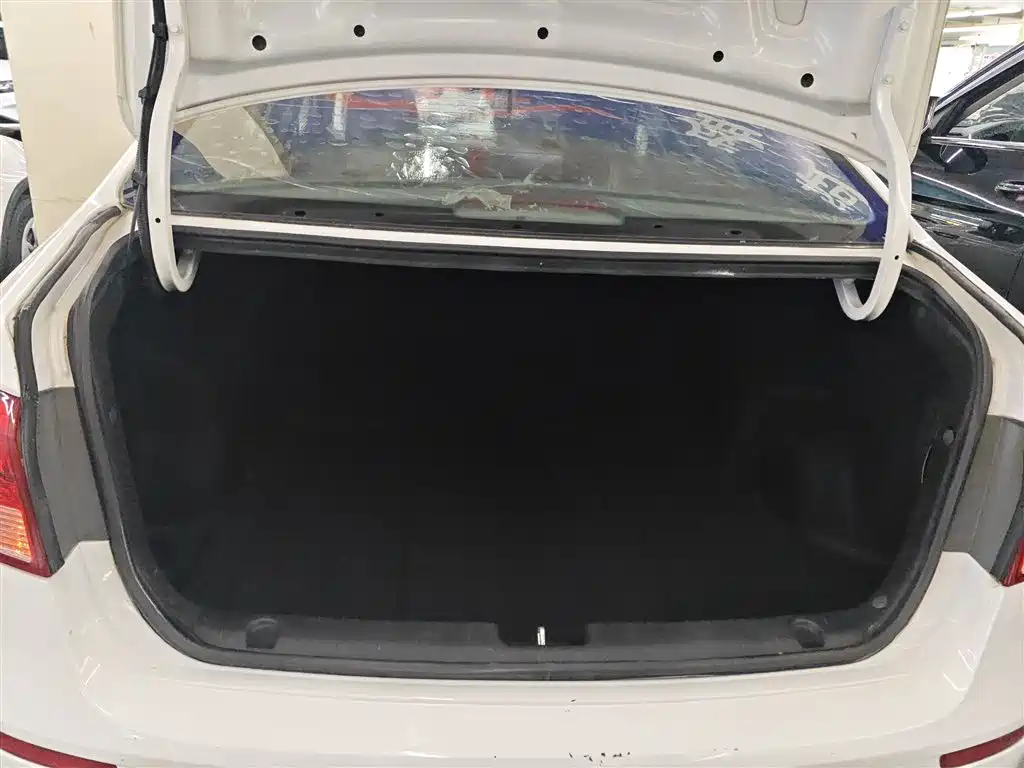 Kia K2 2015 Sedan 1.4L MT GLS фото 9