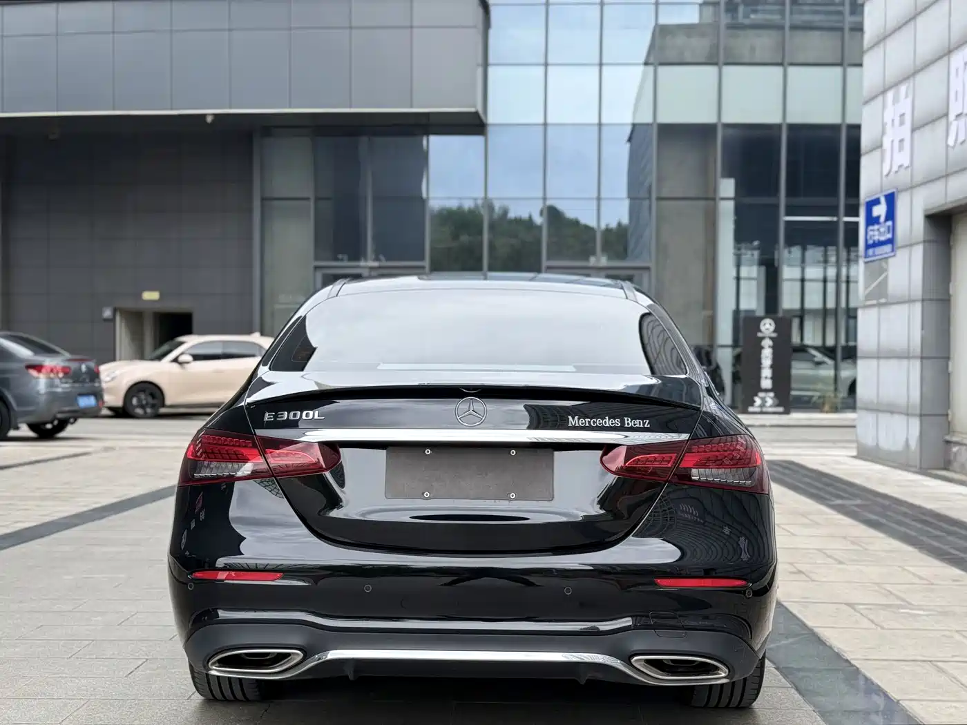 Mercedes-Benz E-Class 2023 E 300 L Sport Fashion фото 16