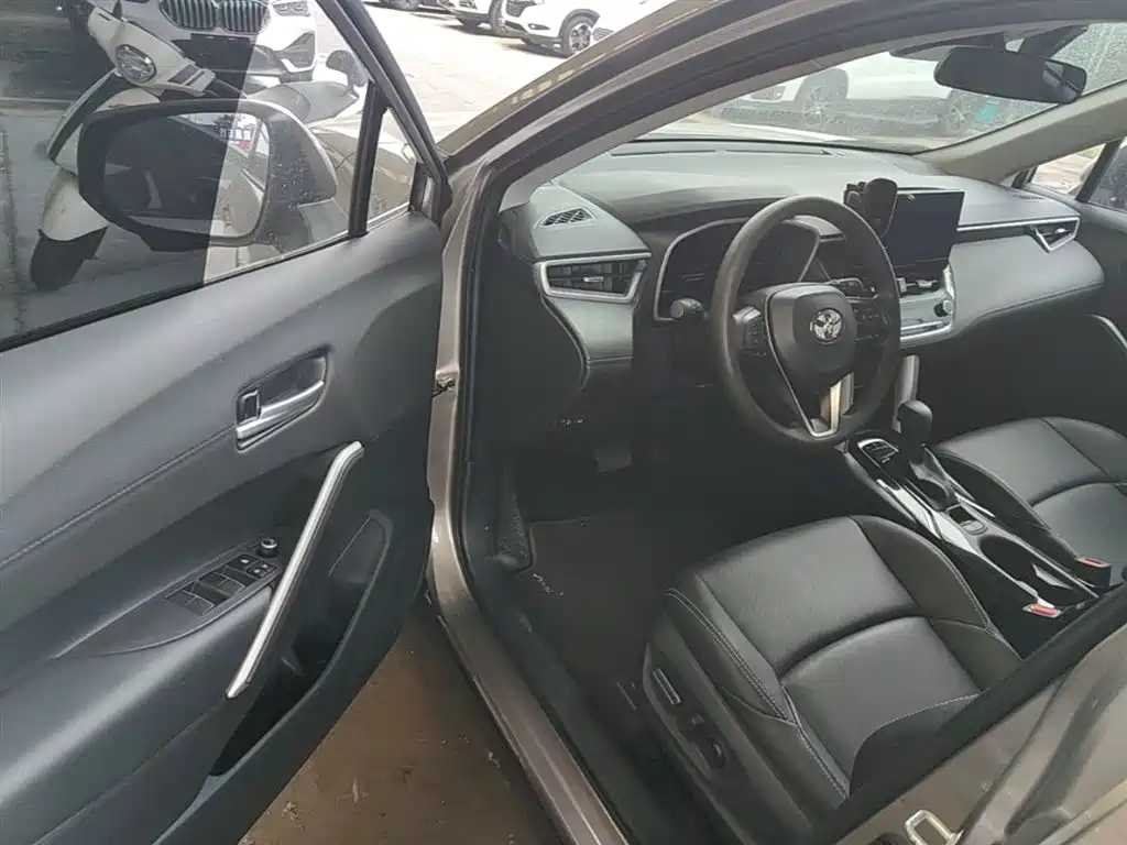 Toyota Frontlander 2024 2.0L CVT Luxury Edition фото 16