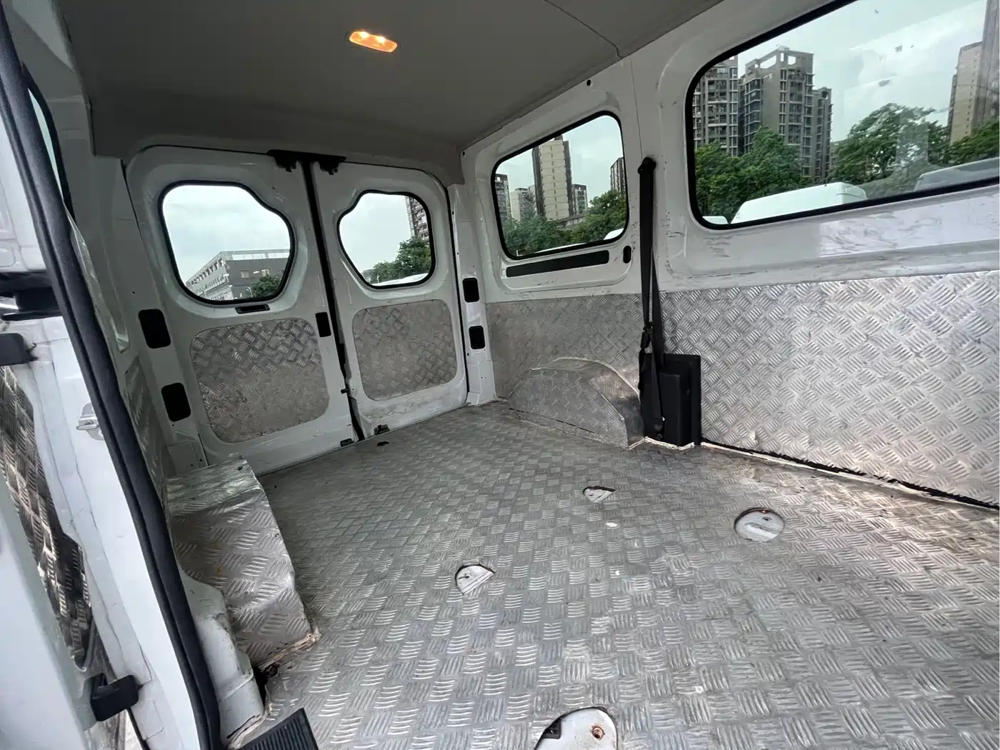 SAIC Maxus Xintu V90 2021 2020 2.0T Manual YunJie Edition FWD Single Rear Tire Short Wheelbase Medium Roof 6-seater