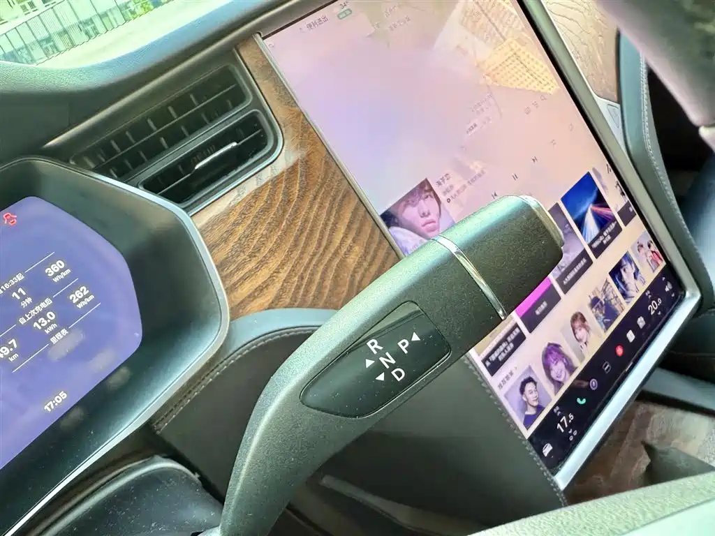 TESLA MODEL S