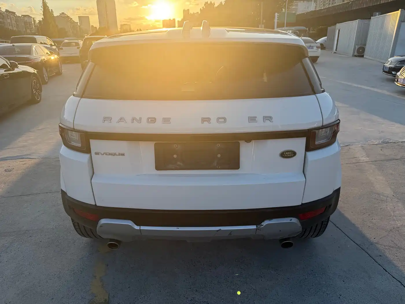 Photo 10 - Land Rover Range Rover Evoque