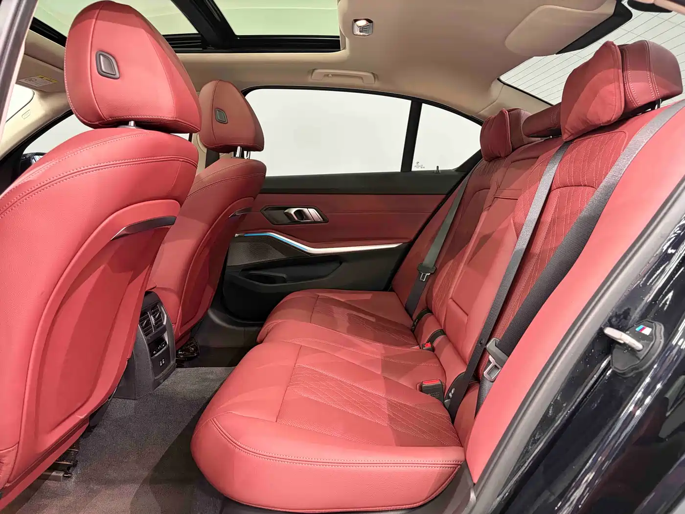 BMW 3 Series 2025 325Li M Sport Package фото 17