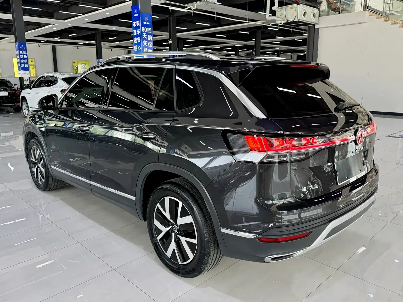 Volkswagen Tayron 2023 280TSI 2WD Luxury Plus Advanced Edition фото 10