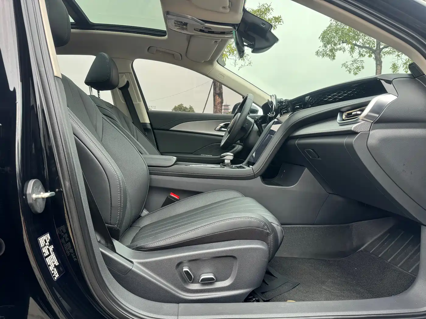 Hongqi H5 2024 1.5T DCT Smart Connect Flag Rhythm Edition фото 12