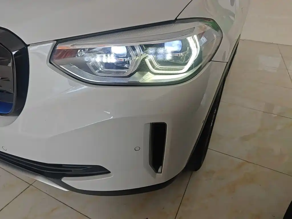 Фото 24 - BMW iX3