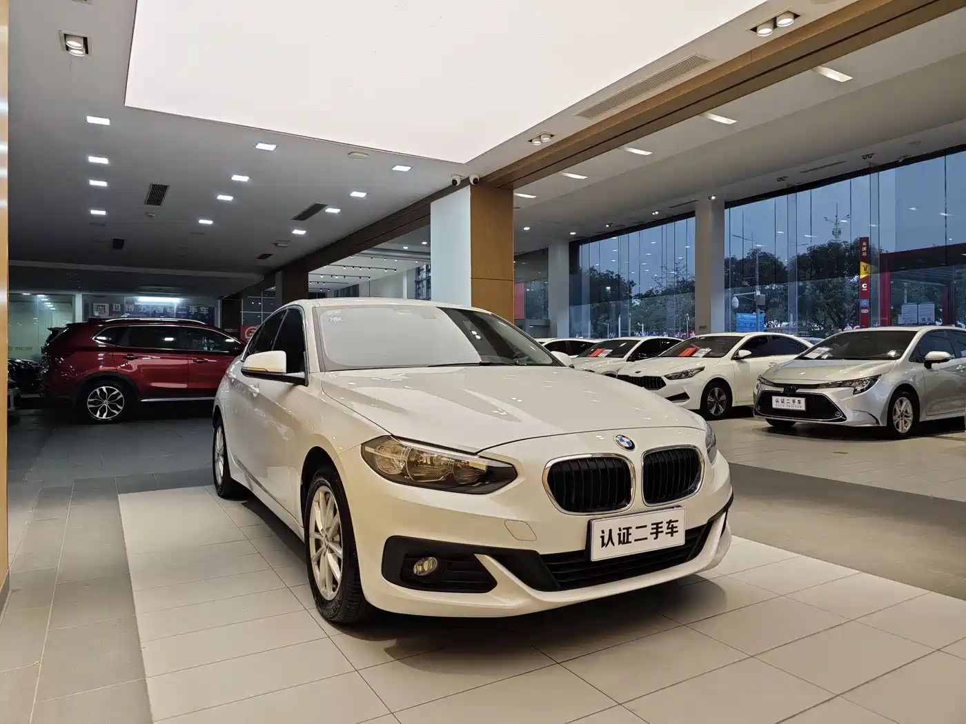 BMW 1 Series 2018 118i Fashion Edition фото 4