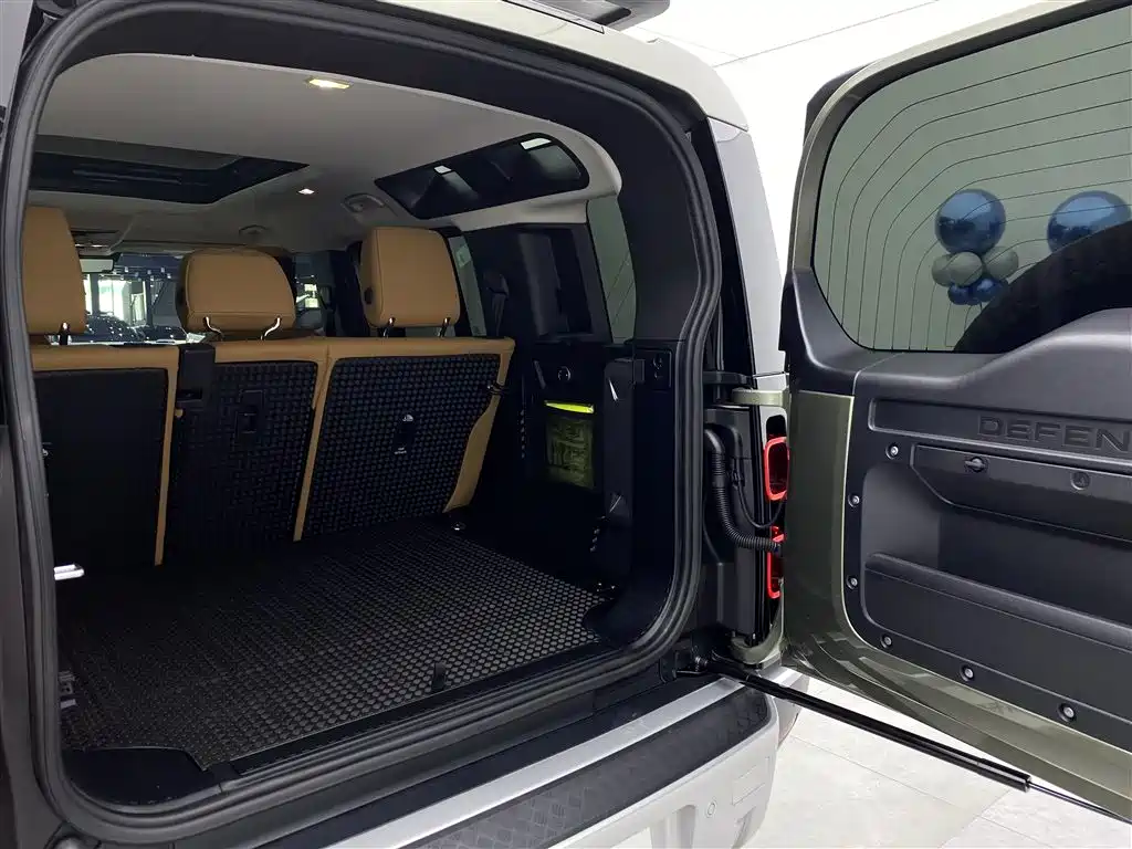 Land Rover Defender 2024 110 3.0T P400 Dark Special Edition фото 31