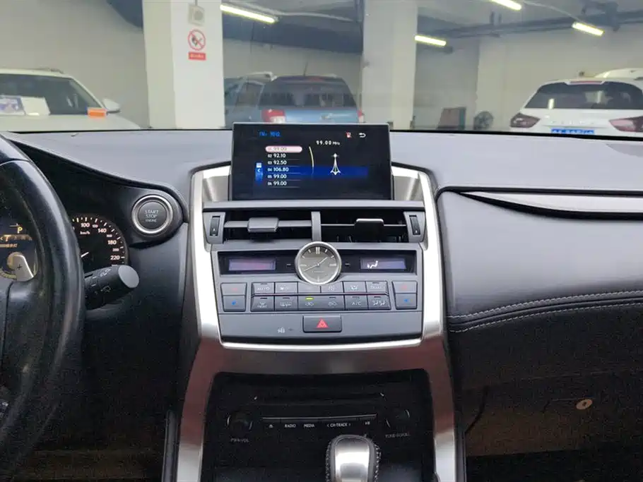 Lexus NX 2015 200t AWD F Sport фото 13