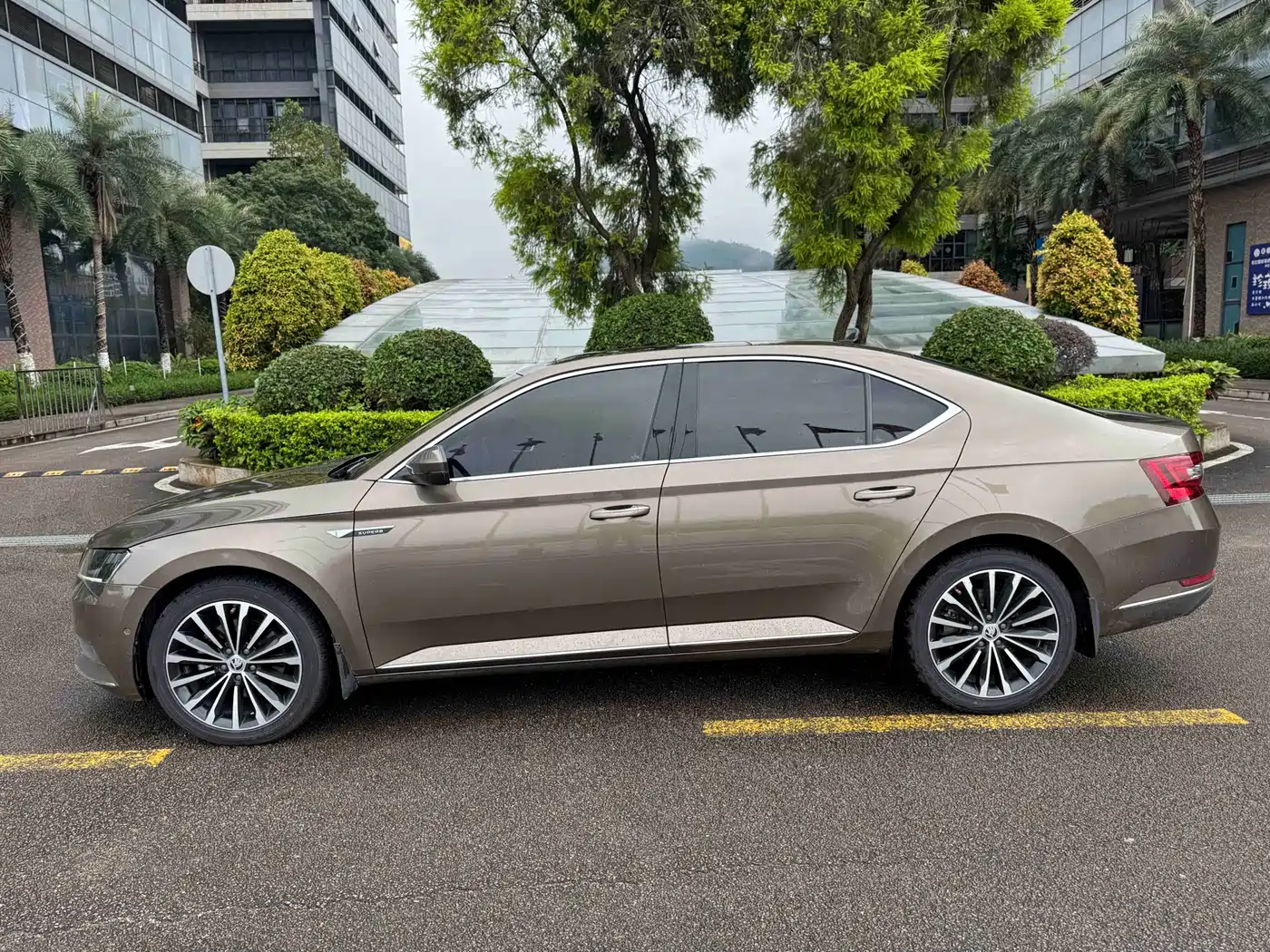 Škoda Superb 2018 TSI330 DSG Luxury Edition China V фото 20