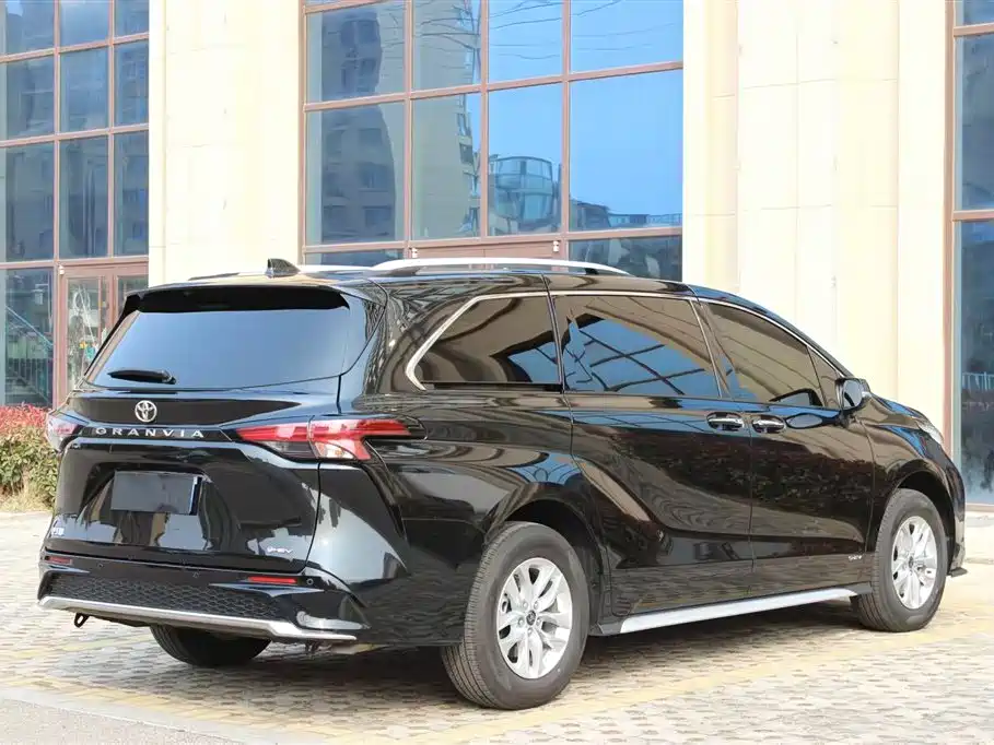 Toyota Granvia 2024 2.5L Hybrid Comfort фото 26
