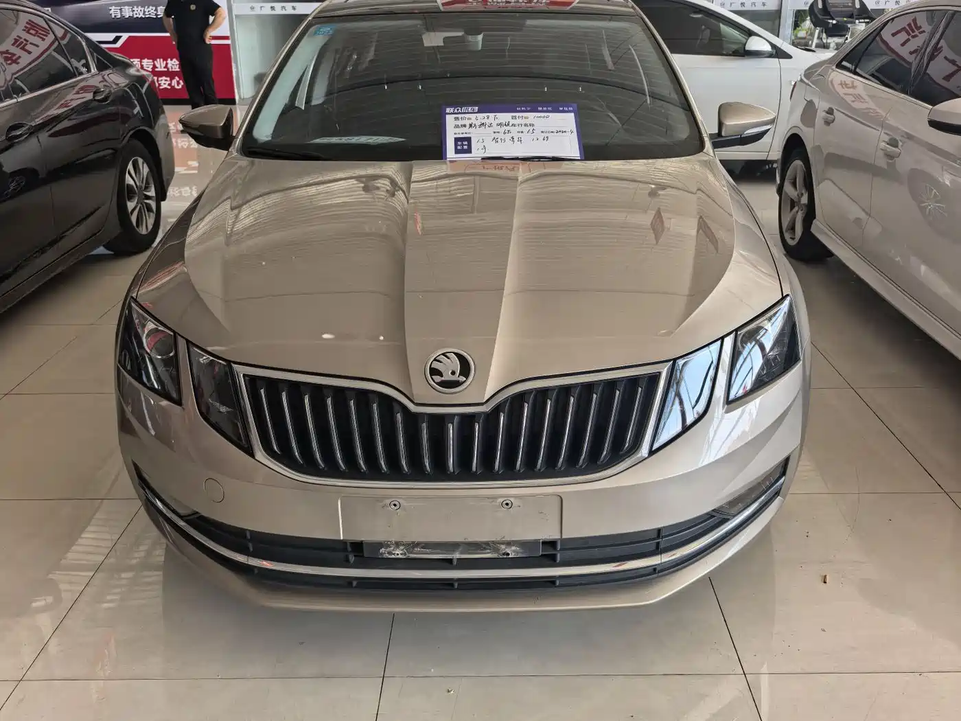 Škoda Octavia 2019 1.5L Automatic Smart Luxury China VI фото 2
