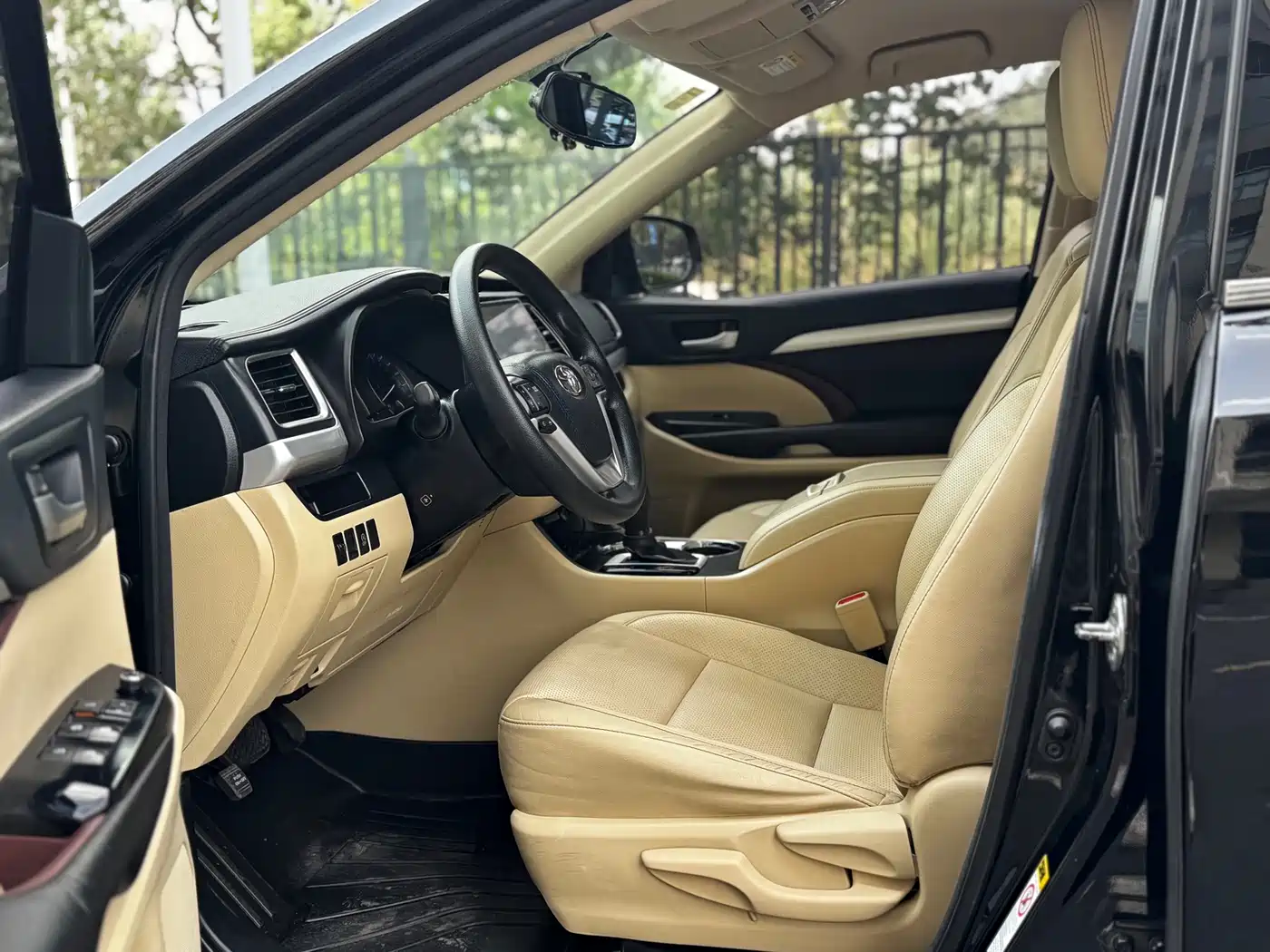 Toyota Highlander 2015 2.0T AWD Elite Edition 7-seater фото 4