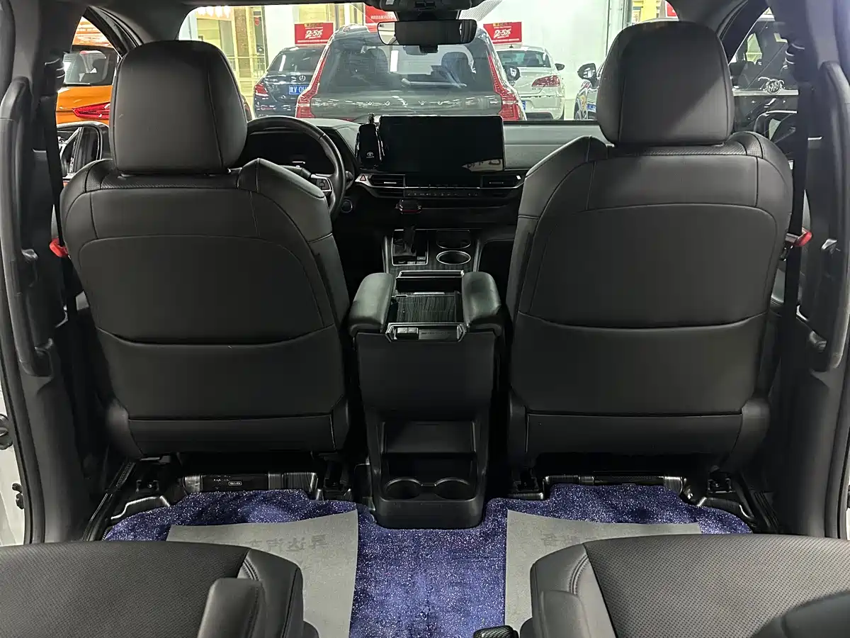Toyota Sienna 2023 2.5L Hybrid Premium Edition фото 5