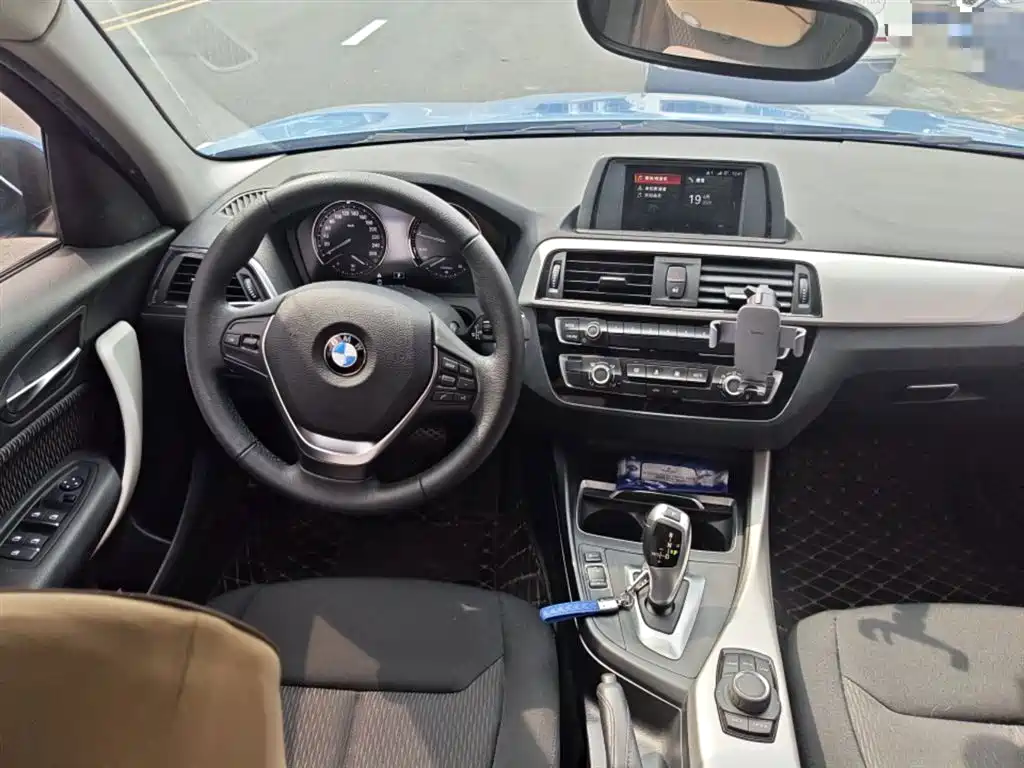 BMW 1 Series (Import) 2016 118i Leading фото 3