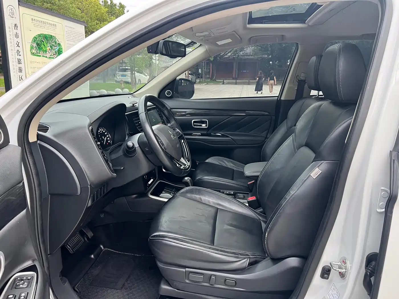 Фото 8 - Mitsubishi Outlander