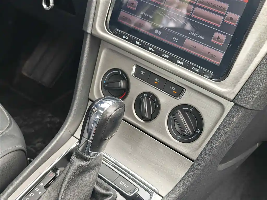 Volkswagen Lavida 2015 1.6L Automatic Comfort Edition фото 20