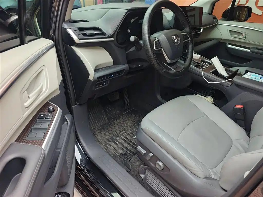 Toyota Granvia 2024 2.5L Hybrid Comfort фото 8