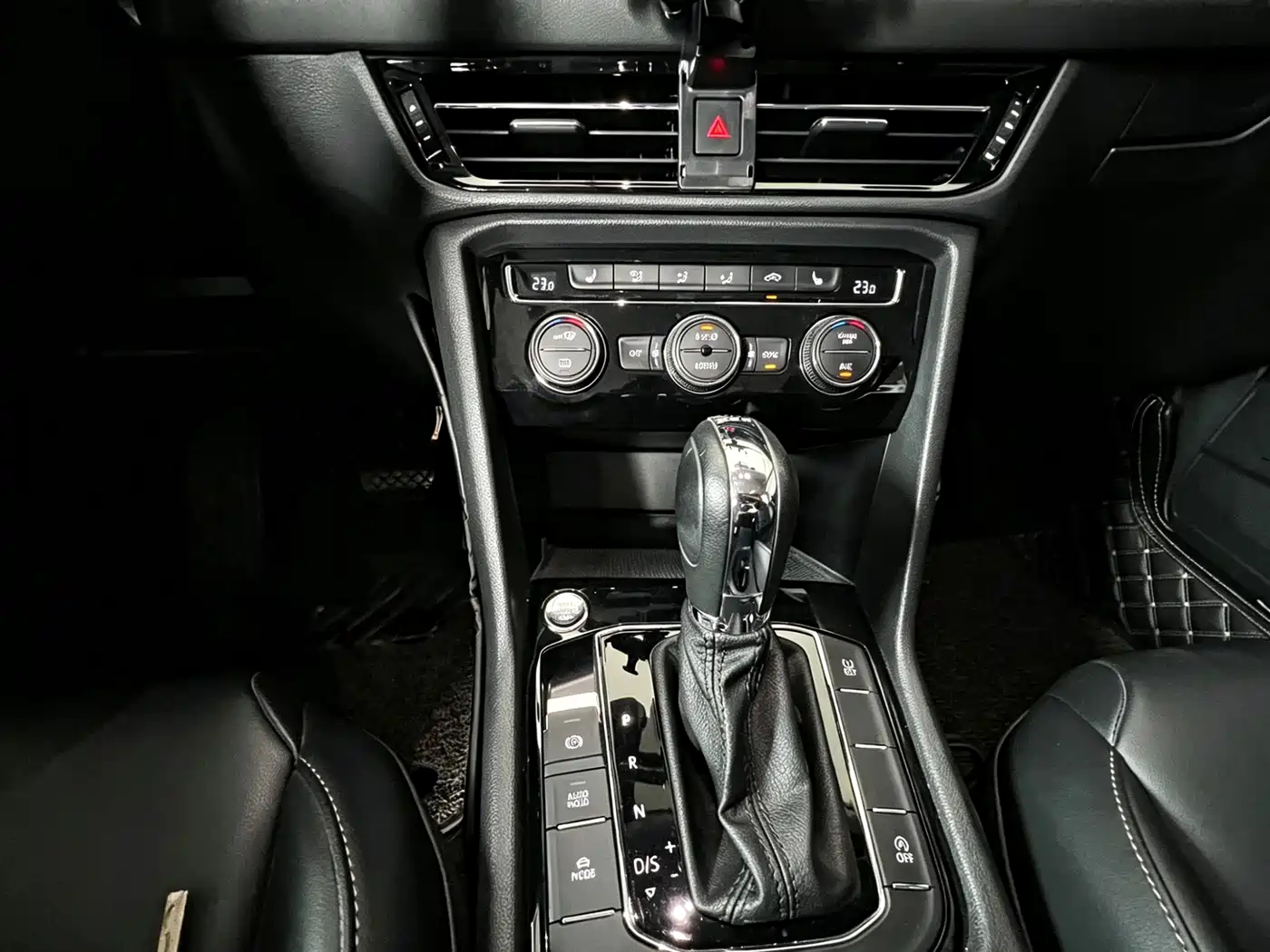Volkswagen Tharu 2020 330TSI 4WD Luxury Edition China VI фото 13
