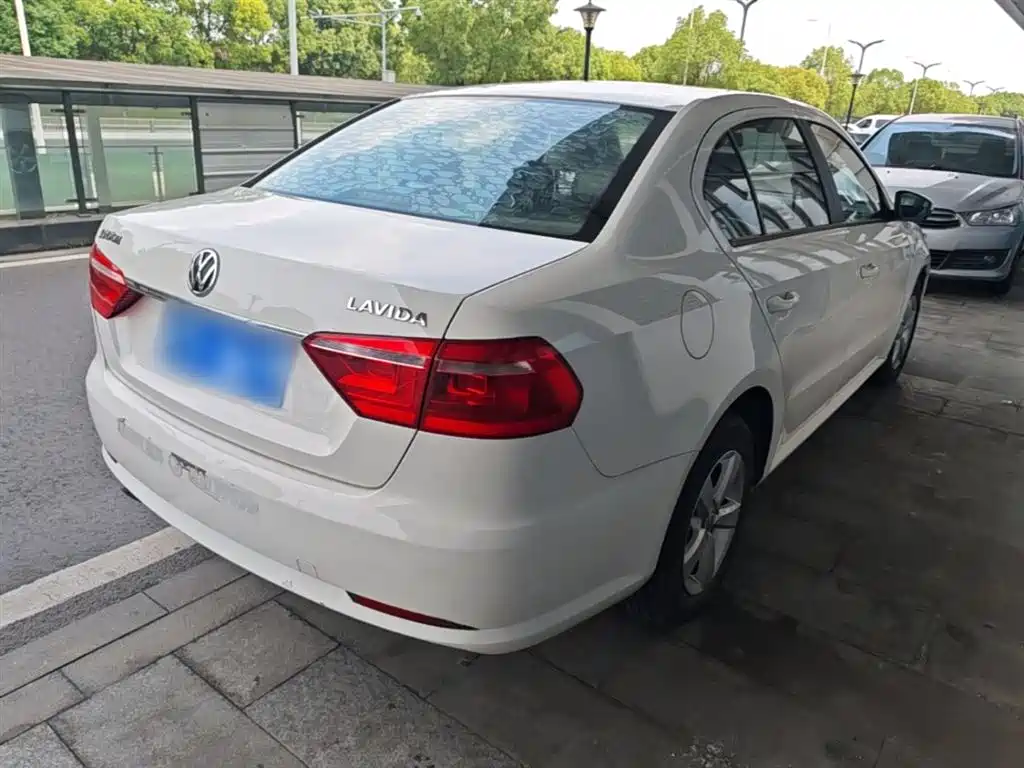 Volkswagen Lavida 2017 1.6L Automatic Comfort Edition фото 7