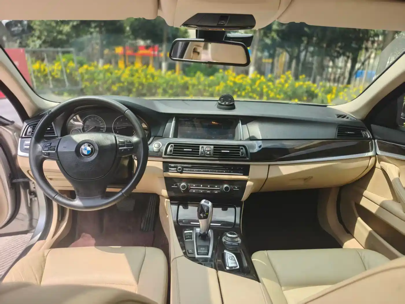BMW 5 Series 2013 525Li Leadership фото 11
