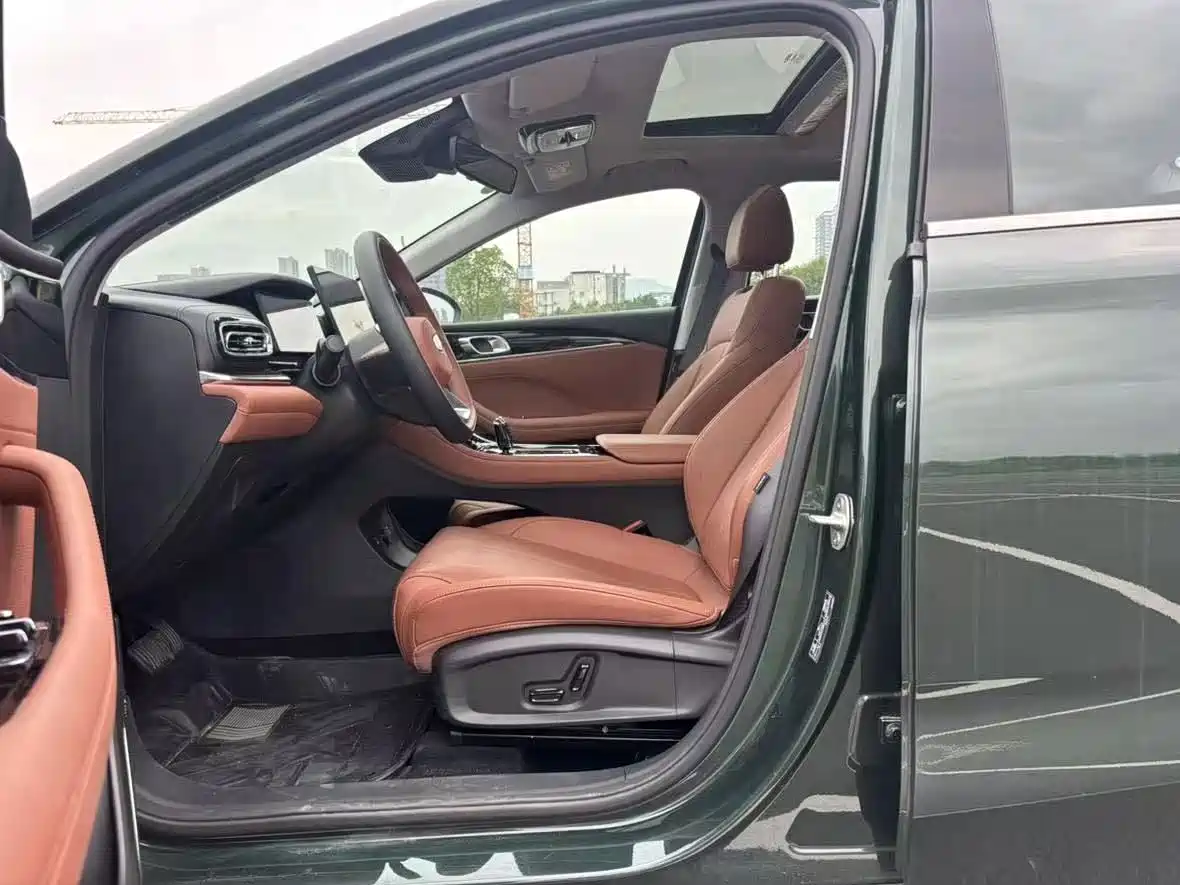 Фото 4 - Geely Emgrand
