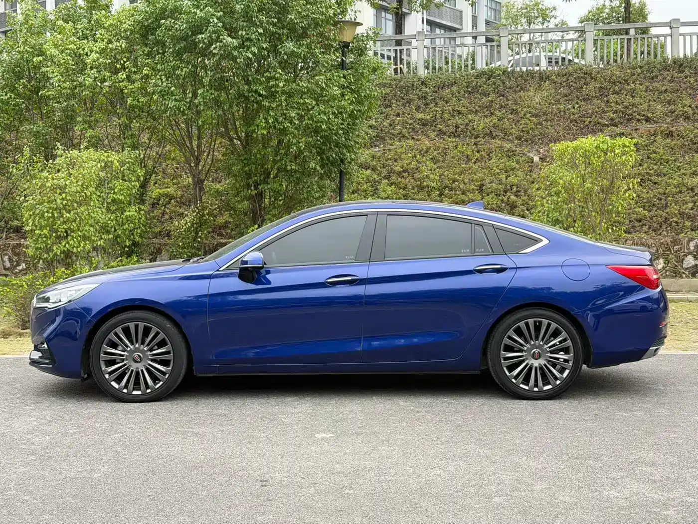 Hongqi H5 2020 1.8T Automatic Smart Connection Qi Rhythm Edition фото 3