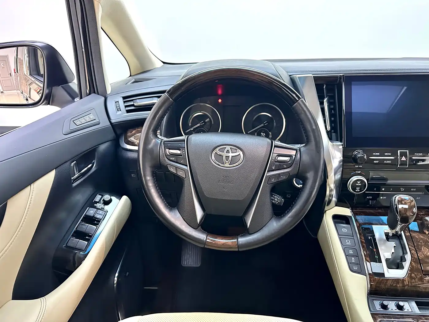 Toyota Alphard 2021 Hybrid 2.5L Luxury фото 13