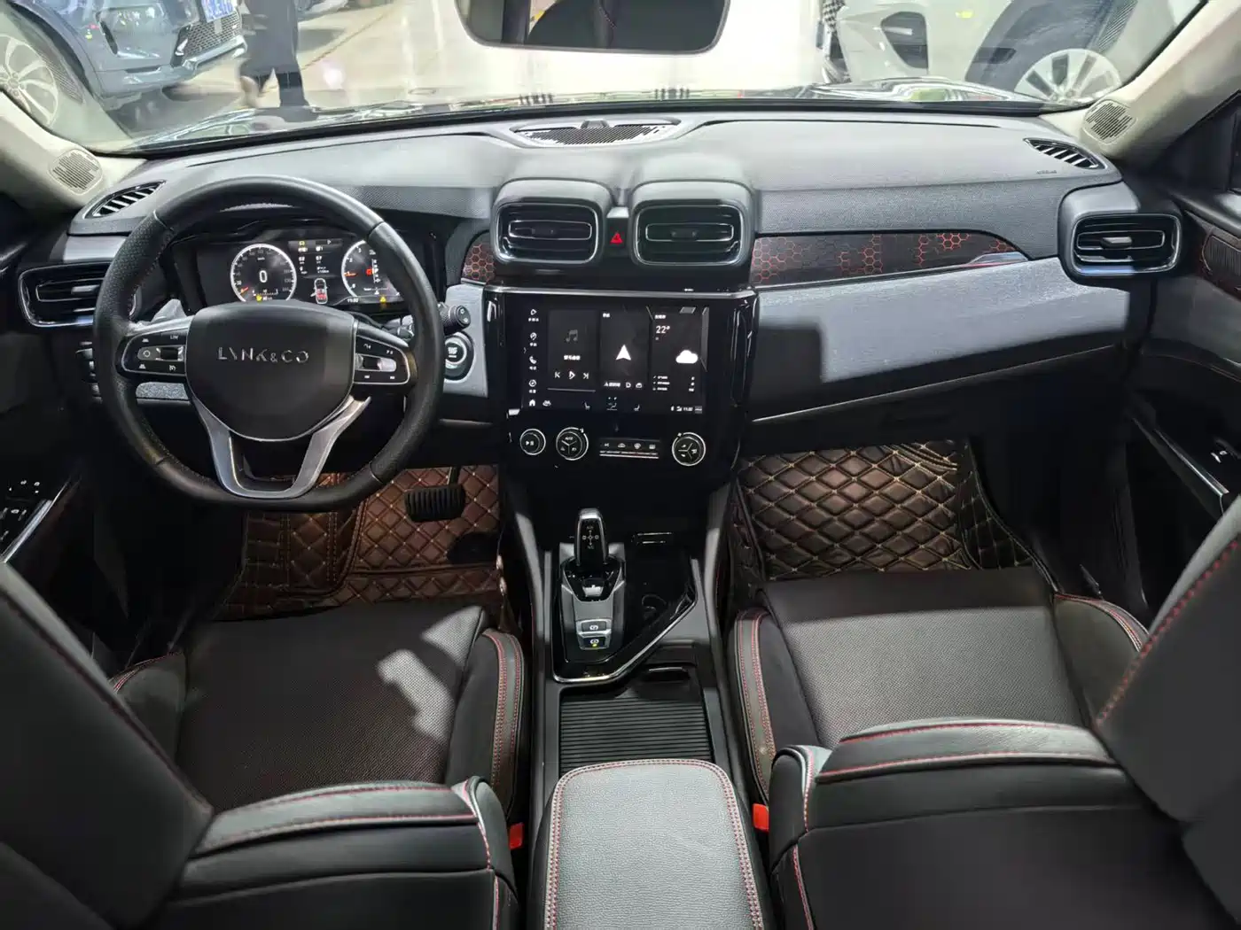 Lynk & Co 02 2018 Model 1.5T DCT 2WD Yao Pro Edition China V фото 16