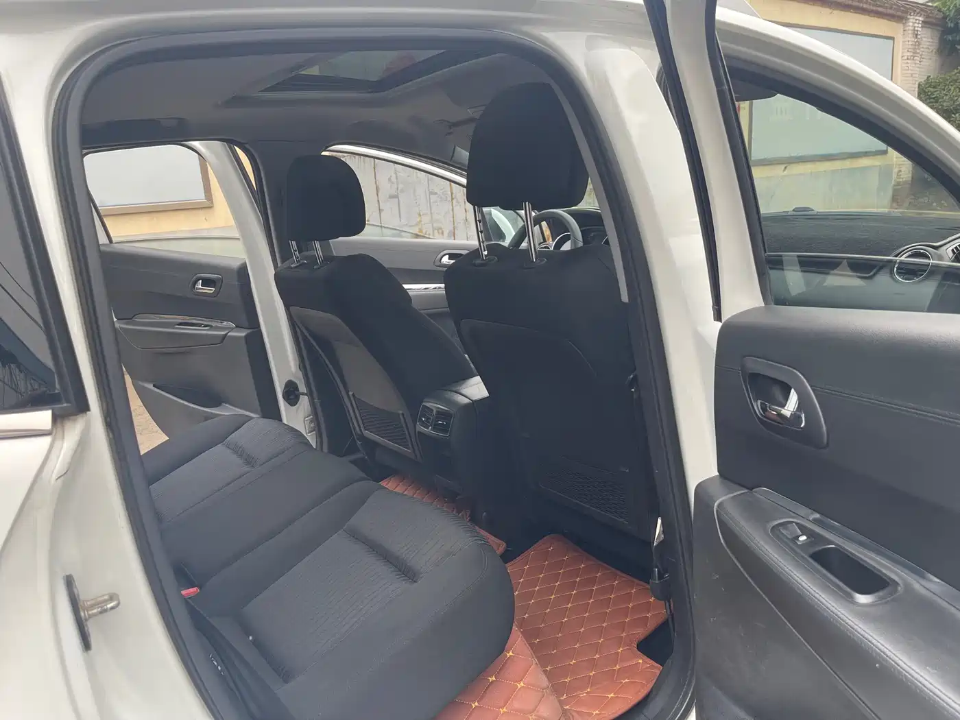Peugeot 3008 2015 1.6THP Automatic Classic Edition фото 5