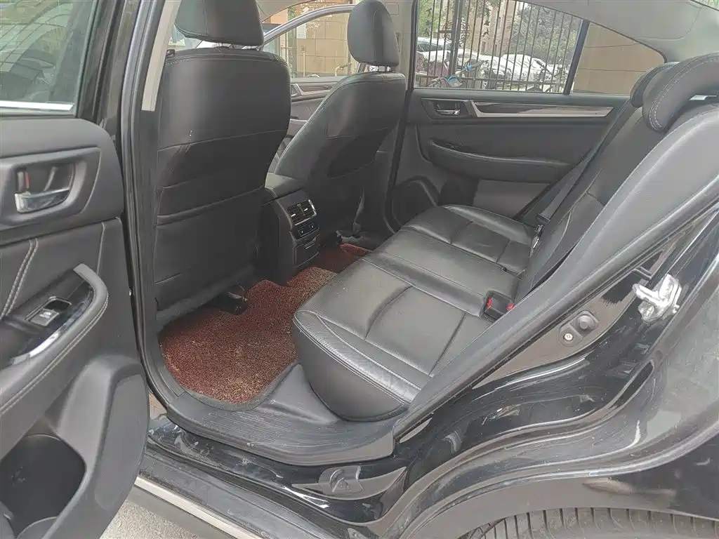 Subaru Legacy 2016 2.5i AWD Glory Edition фото 15