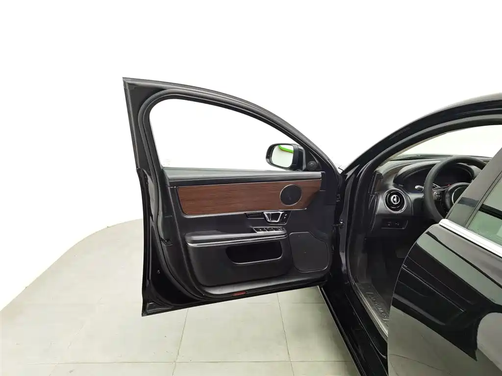 Jaguar XJ 2014 XJL 2.0T 2WD Elegant Business Edition фото 8