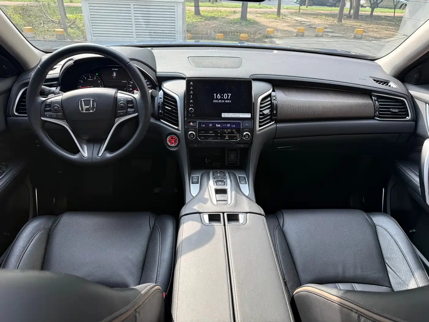 Photo 11 - Honda Avancier