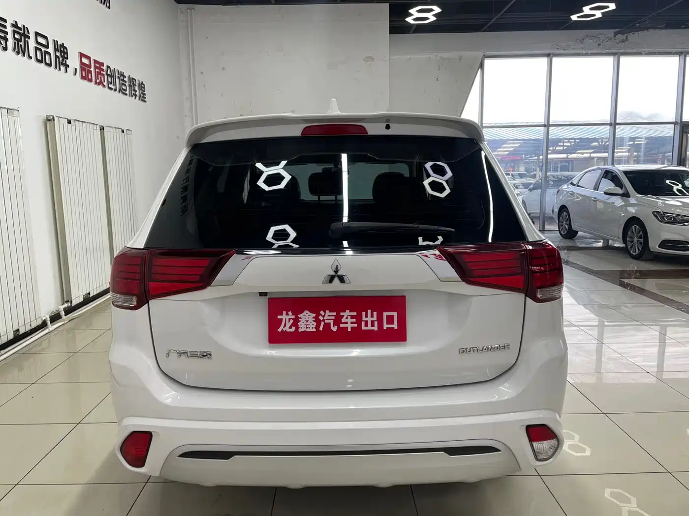 Mitsubishi Outlander 2021 2.0L 2WD Smooth Ride Version 5-Seater фото 5