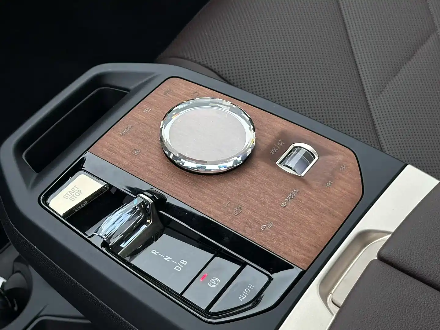 Фото 9 - BMW iX