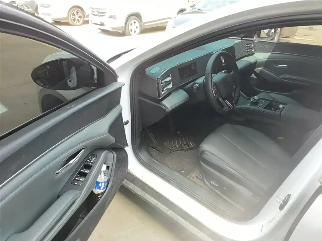BYD Qin L 2024 DM-i 80KM Superior фото 16