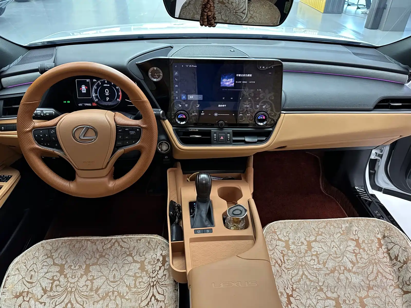 Фото 9 - Lexus ES