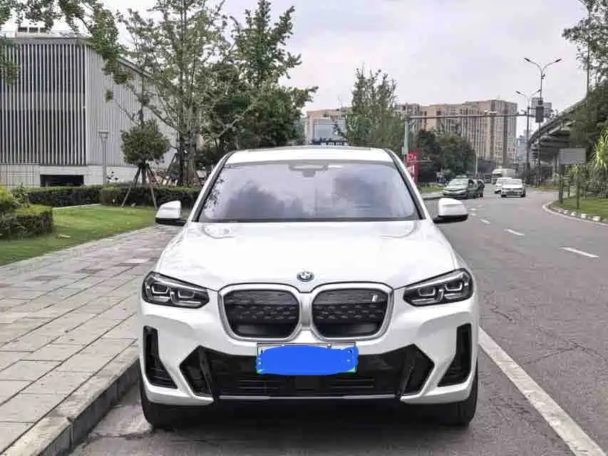 BMW iX3 2022 Leading Edition фото 2