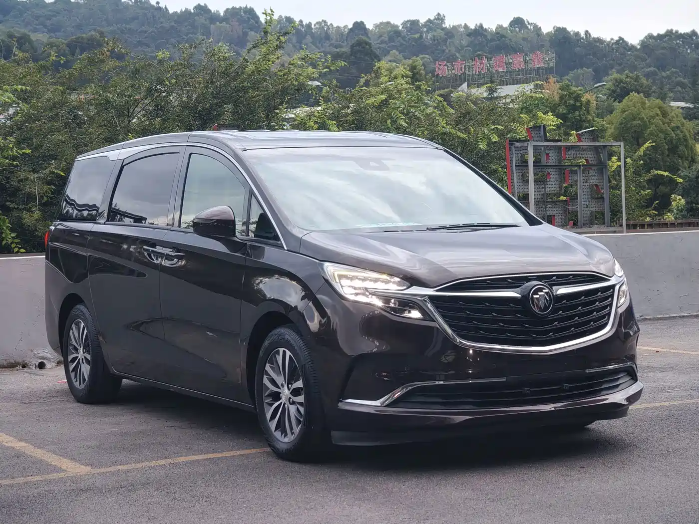 Photo 3 - Buick GL8