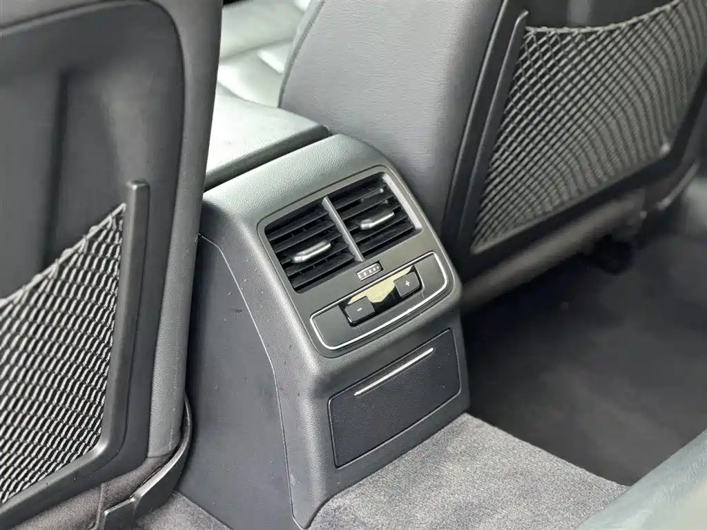 Audi A4L 2019 45 TFSI quattro Personality Sport (China VI) фото 12