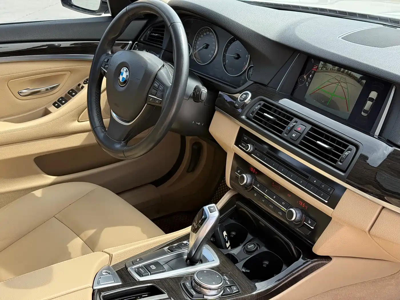 BMW 5 Series 2014 525Li Luxury Design Package фото 38