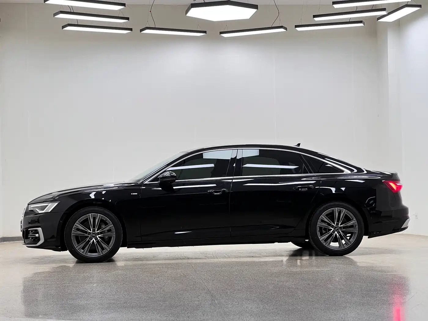 Audi A6L 2024 45 TFSI Premium Dynamic фото 4