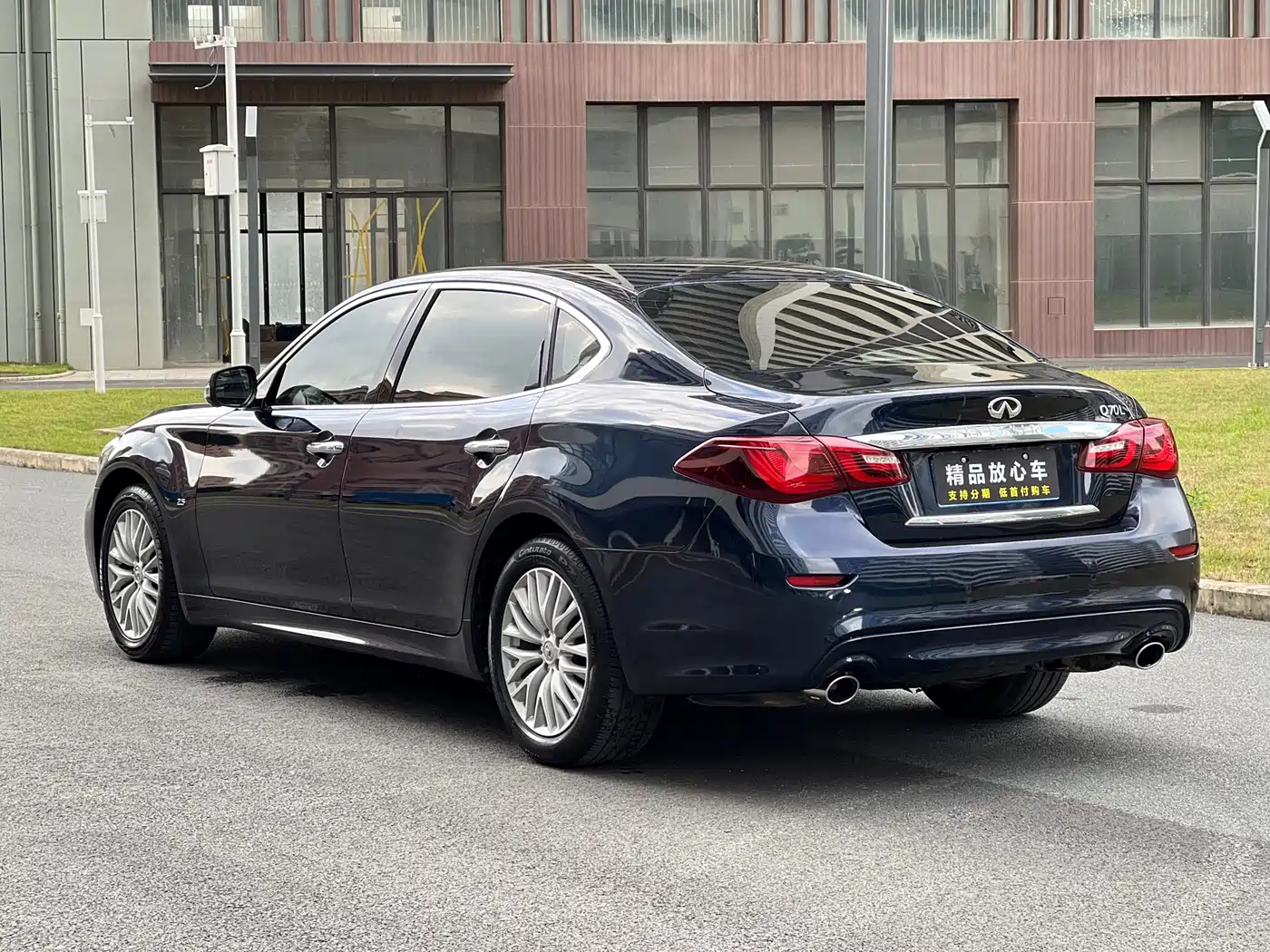 Infiniti Q70 2017 Q70L 2.5L Enjoyment Edition фото 6