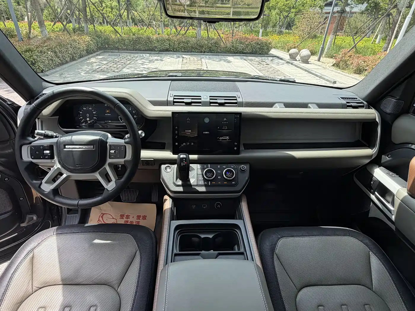 Land Rover Defender 2022 110 P400 X-DYNAMIC HSE фото 8