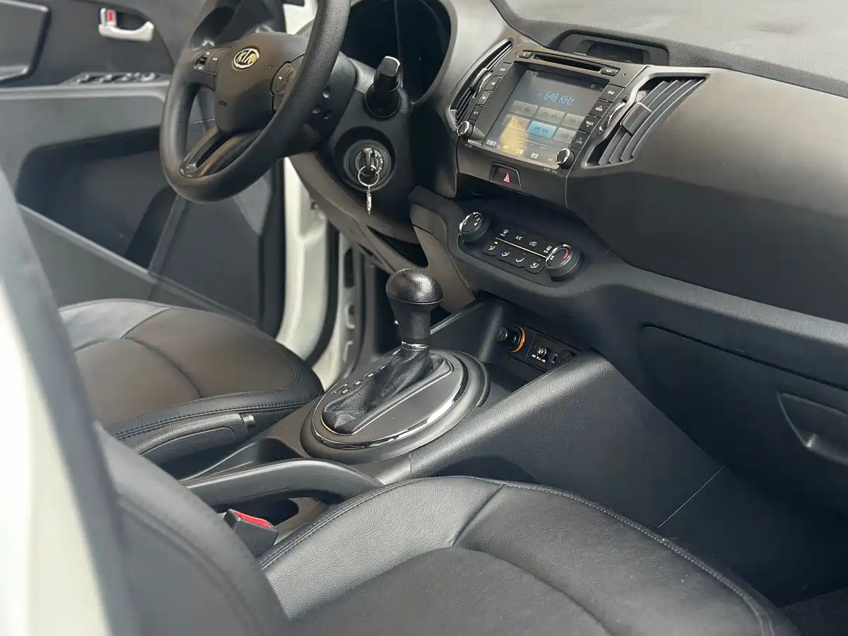 Kia Sportage 2014 2.0L Automatic 2WD GL Edition фото 5
