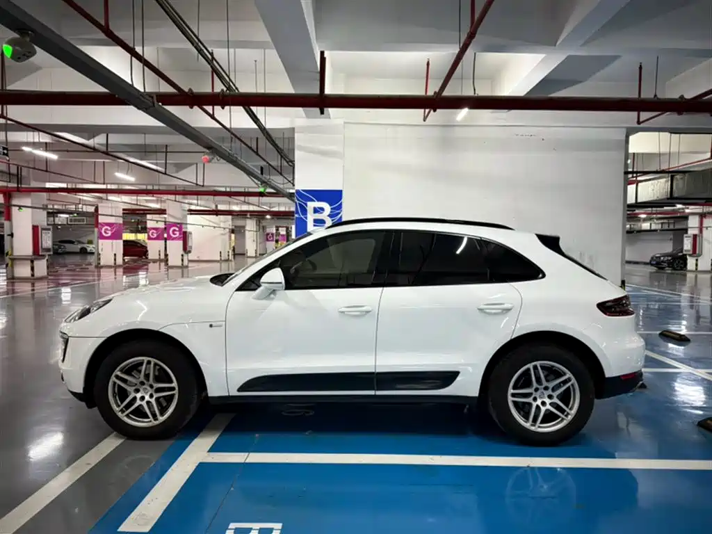 Porsche Macan 2016 Macan 2.0T фото 30