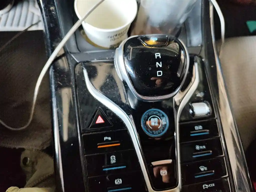 BYD Qin PLUS 2024 Glory Edition DM-i 55KM Leading фото 7