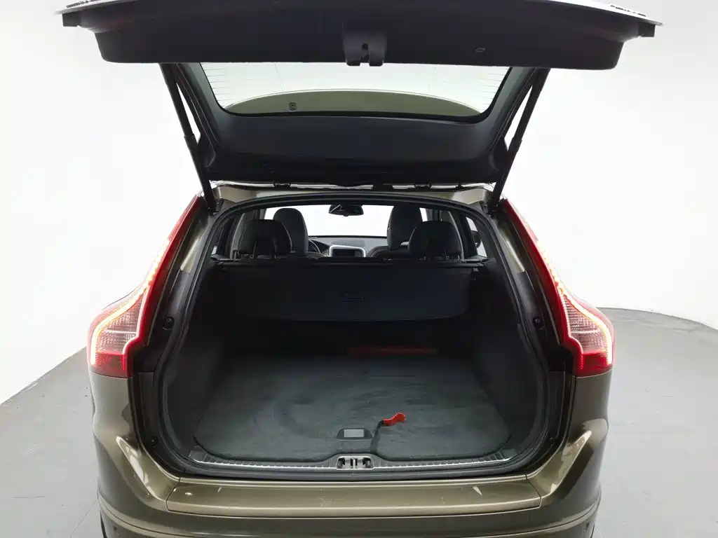Фото 16 - Volvo XC60