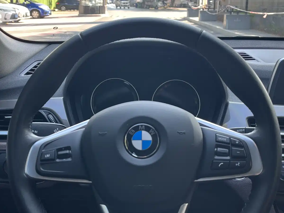 BMW X1 2019 sDrive18Li Premium Model фото 17